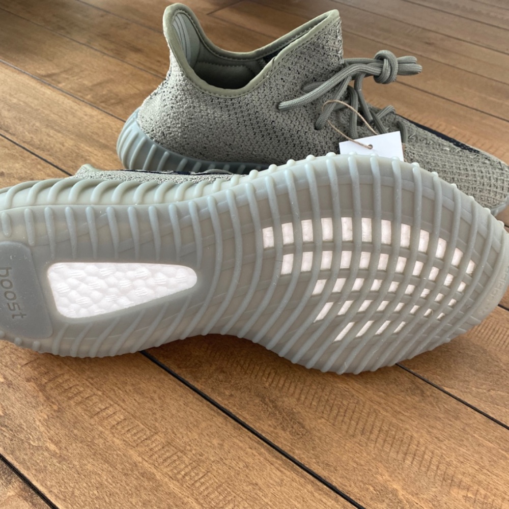 Authentic - YEEZY BOOST - Picture 6 of 9